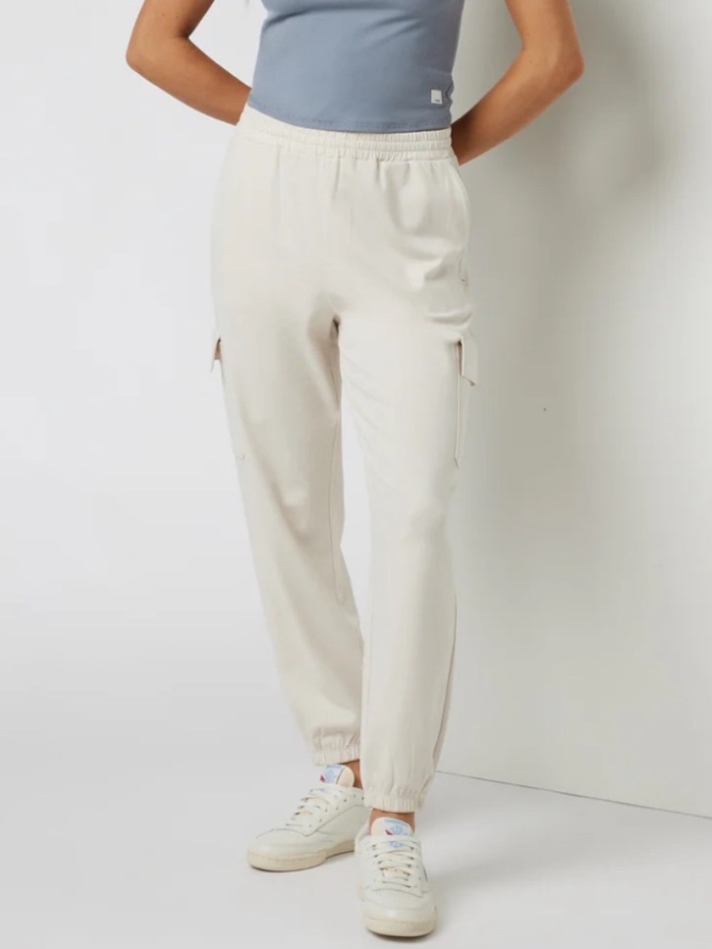 Vuori Women’s Boyfriend Cargo Joggers Milkweed Cream Small
